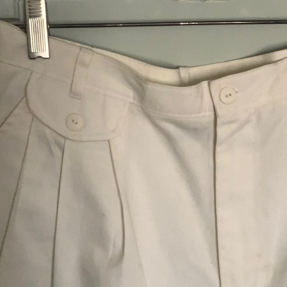 LADIES WHITE SHORTS CABINET CREEK SIZE 14 - Picture 3 of 6